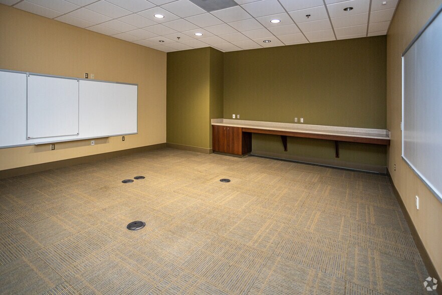 More Photos Of 201 Resting Tree Dr, Bristol Office For Lease