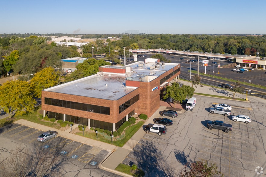More Photos Of 8320 N Oak Tfwy, Kansas City Office For Lease