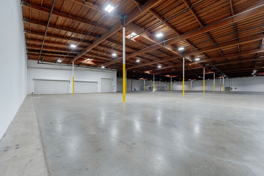 More Photos Of 800 W Artesia Blvd, Compton Warehouse For Lease