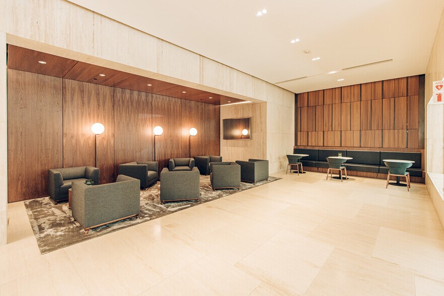 More Photos Of 111 SW Columbia St, Portland Office For Lease