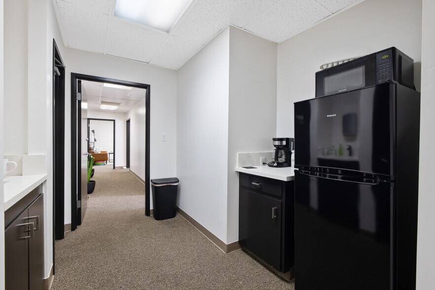 More Photos Of 1620 W Mineral King Ave, Visalia Office For Sale