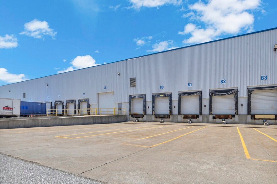 More Photos Of 599 Sprucewood Ave, Windsor Warehouse For Lease