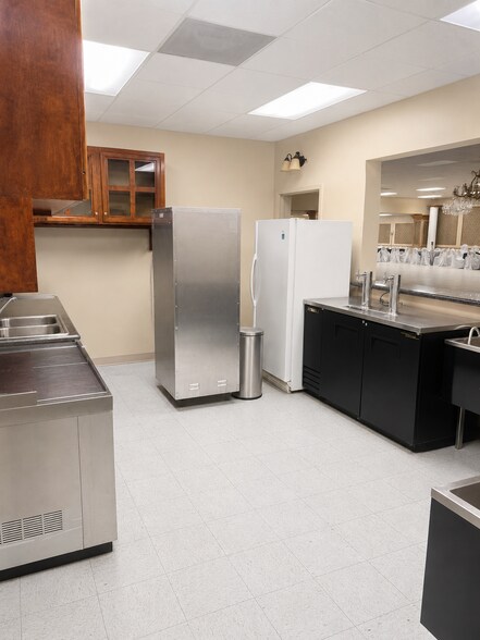 More Photos Of 5800 Airline Dr, Houston Flex For Lease