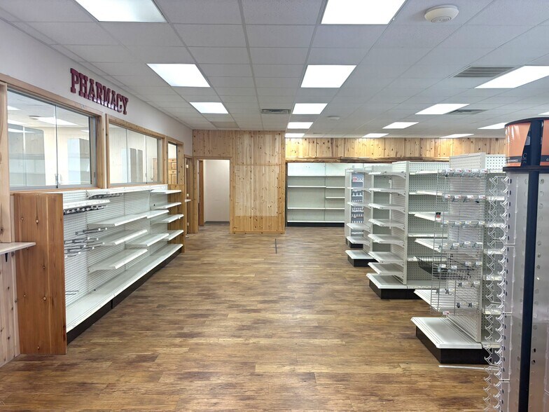 More Photos Of 601 Minnesota Ave, Walker General Retail For Lease