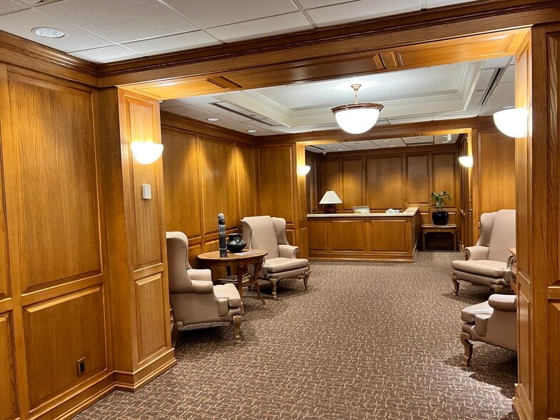 More Photos Of 200 Lomas Blvd NW, Albuquerque Office For Sale