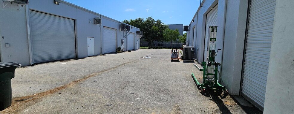 More Photos Of 28731 S Cargo Ct, Bonita Springs Light Manufacturing For Lease