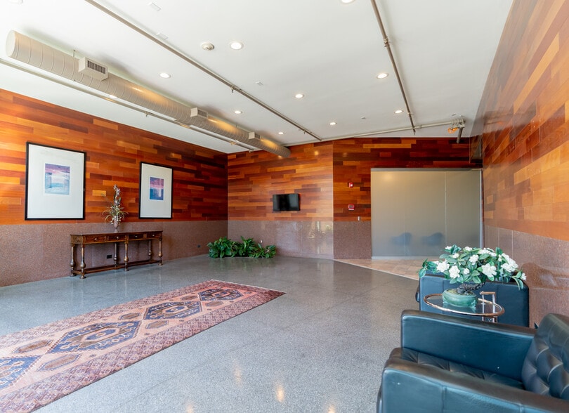 More Photos Of 1301 Riverfront Pkwy, Chattanooga Office For Lease