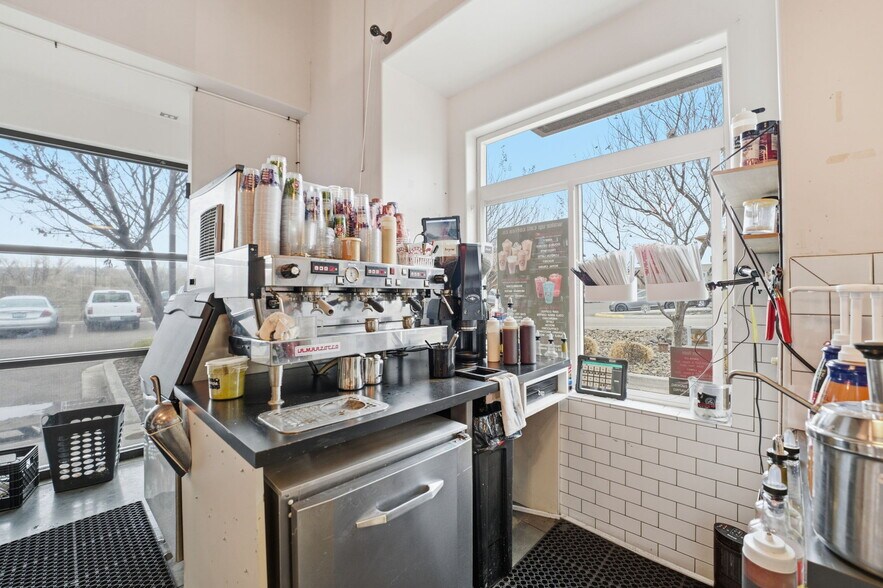 More Photos Of 1215 Aaron Dr, Richland General Retail For Lease