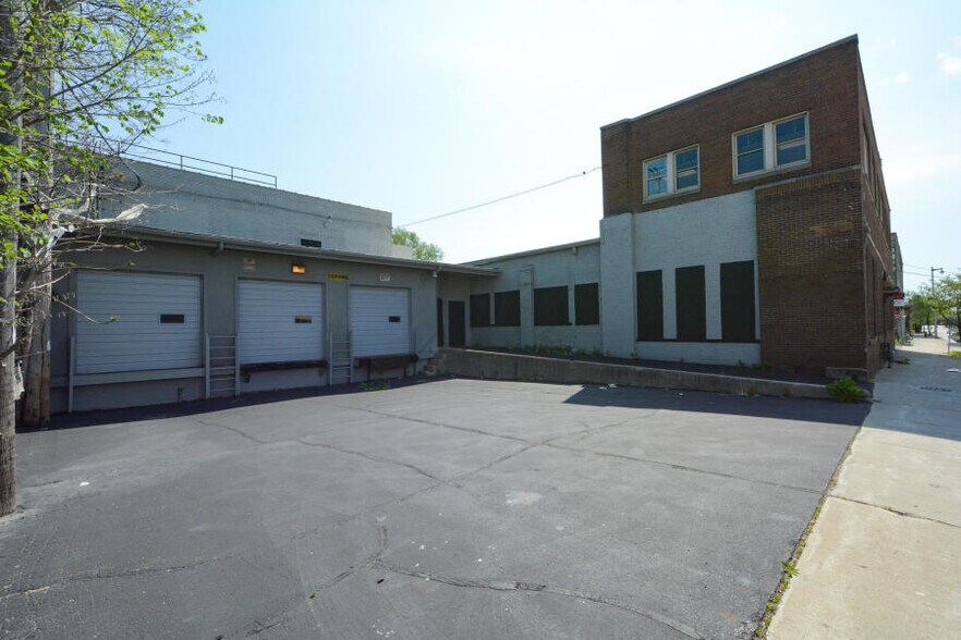 More Photos Of 3258 W Fond Du Lac Ave, Milwaukee Manufacturing For Lease
