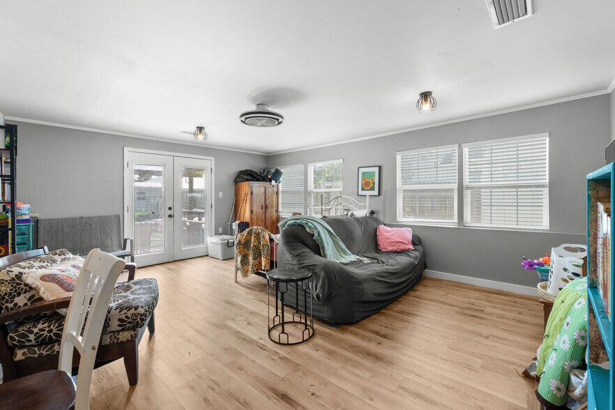 More Photos Of 1030 Jenks Ave, Panama City General Retail For Sale