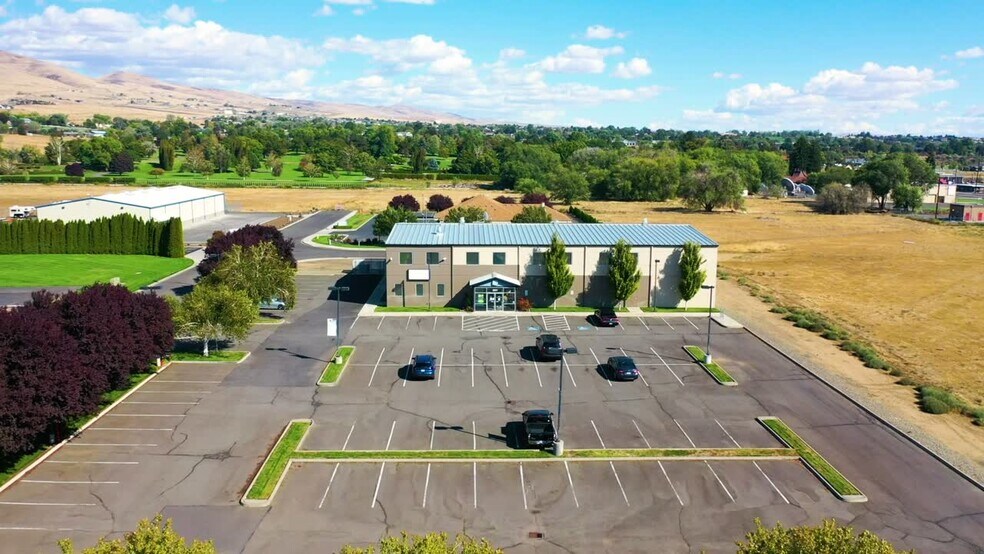 Primary Photo Of 2500 Business Ln, Yakima Freestanding For Sale