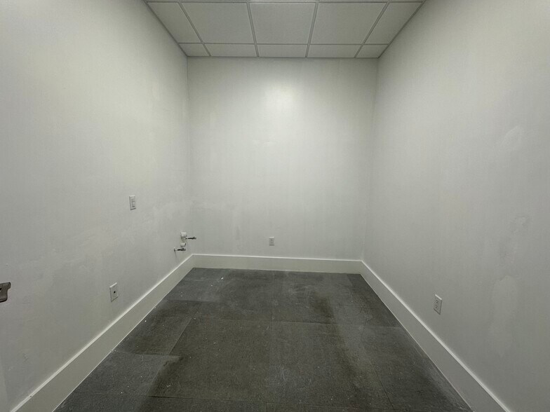 More Photos Of 2040 Washington St, Hollywood Medical For Lease