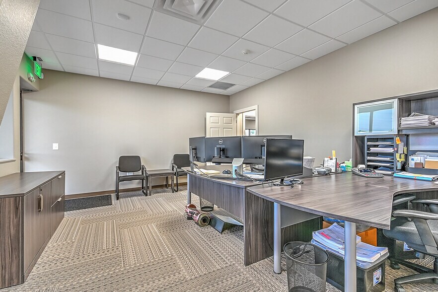 More Photos Of 317 Bluff City Hwy, Bristol Flex For Sale