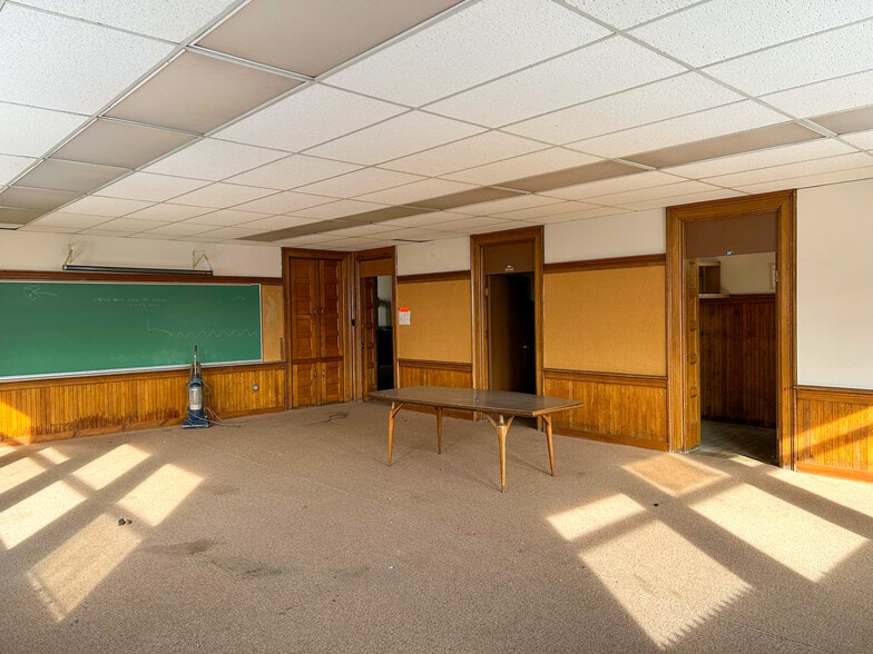 More Photos Of 1101 E 2nd St, Jamestown Schools For Sale