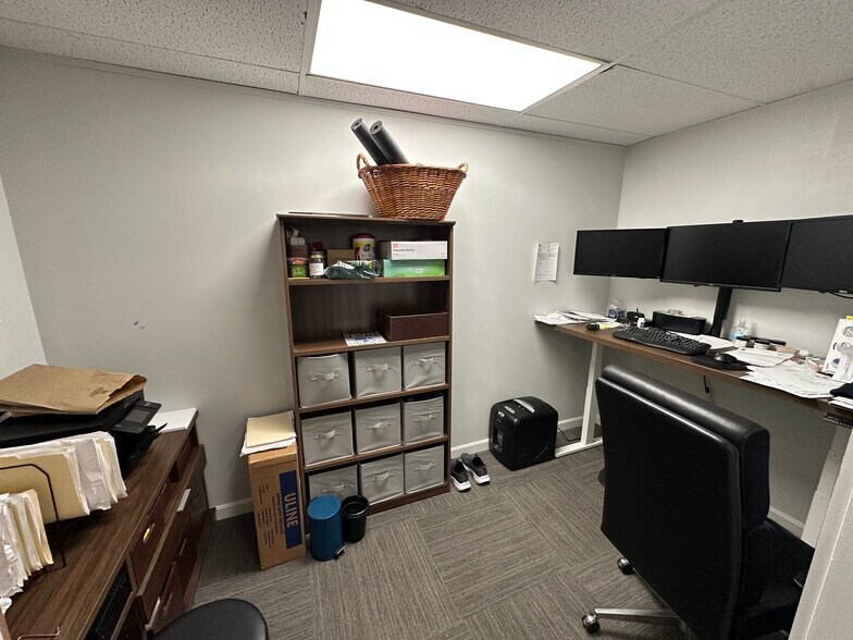 More Photos Of 979-987 Riverside St, Portland Distribution For Lease