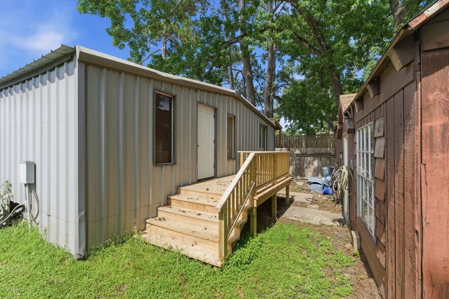 More Photos Of 3401 N Frazier St, Conroe Specialty For Sale
