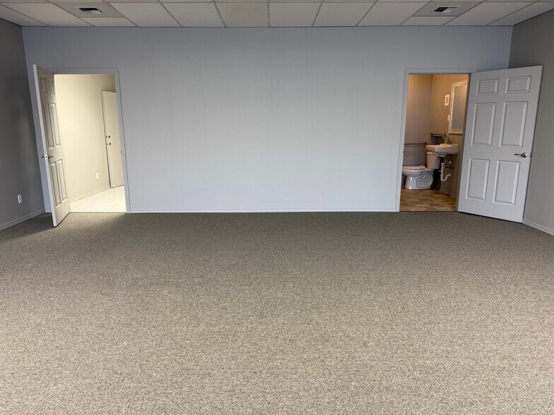 More Photos Of 3302-3304 Main St, Yakima Freestanding For Lease