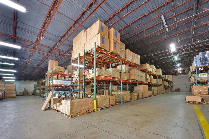 More Photos Of 4915 NW 159th St, Miami Lakes Warehouse For Lease
