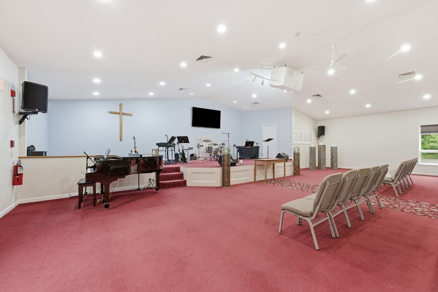 More Photos Of 331 Silver St, Greenfield Religious Facility For Sale