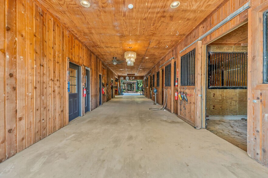 More Photos Of 43 Pool Rd, Richards Specialty For Sale