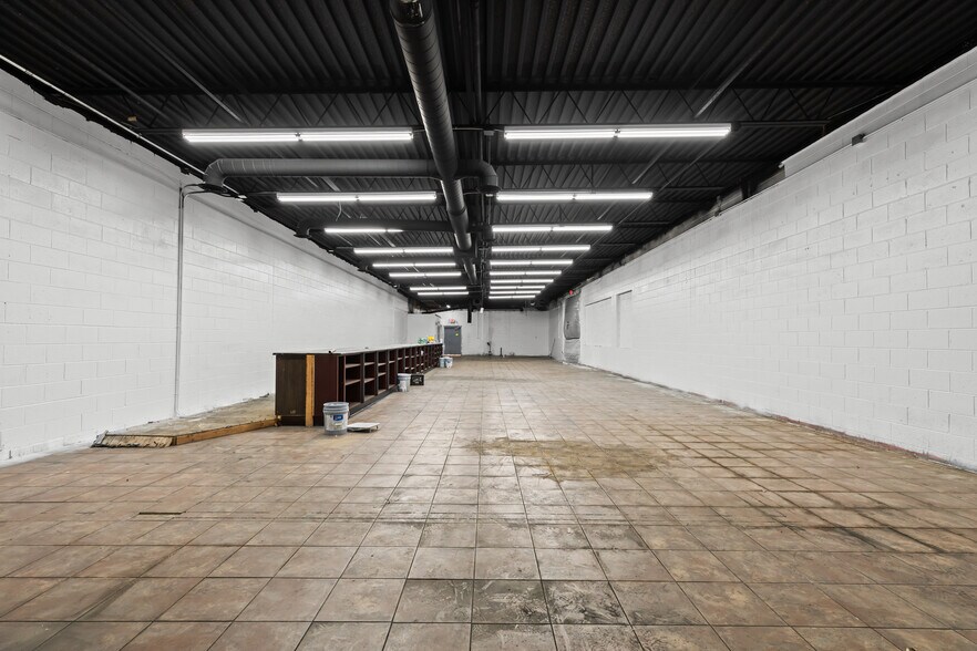 More Photos Of 192 S Main St, Mount Clemens Freestanding For Sale