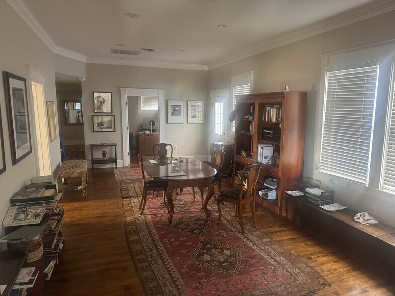 More Photos Of 4611 Bryce Ave, Fort Worth Office For Lease