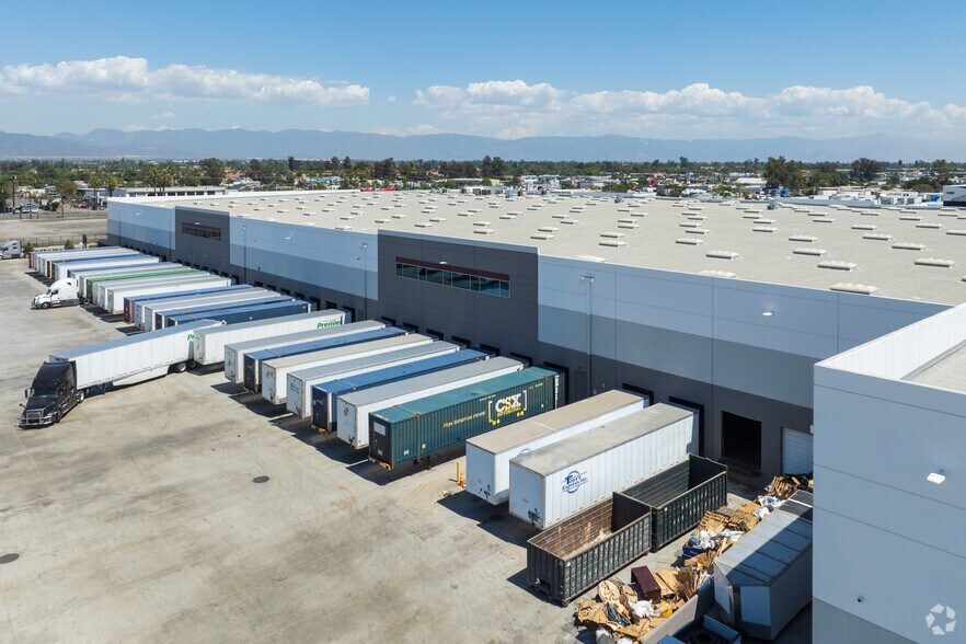 More Photos Of 10156 Live Oak Ave, Fontana Distribution For Lease