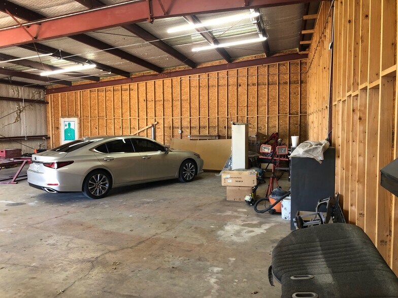 More Photos Of 124 Industrial Dr, Boerne Service For Lease