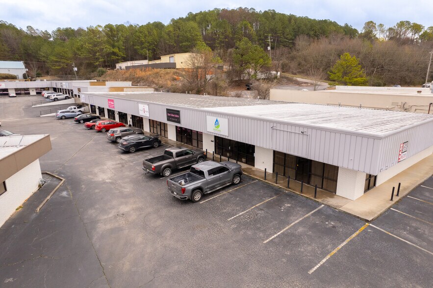 More Photos Of 2969 Pelham Pky, Pelham General Retail For Lease