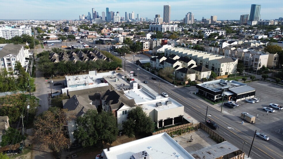 More Photos Of 5316 Washington Ave, Houston Bar For Lease