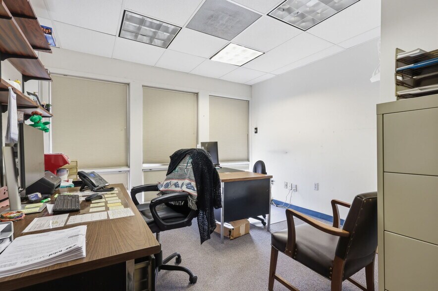 More Photos Of 1568 Woodbourne Rd, Levittown Office For Lease