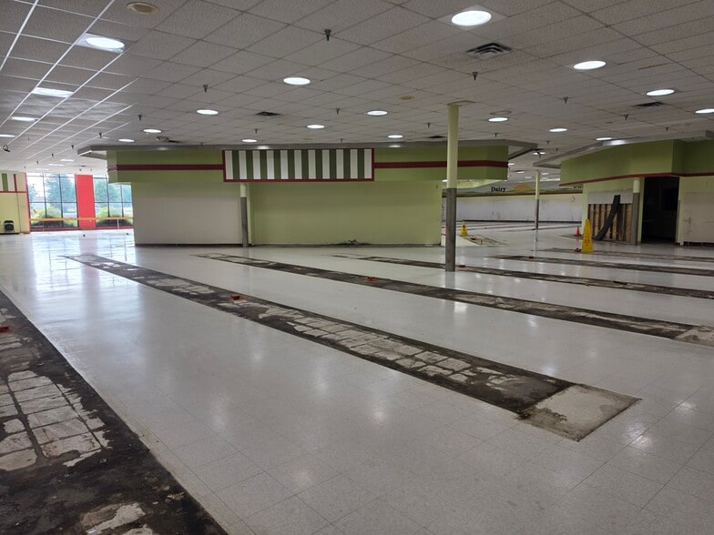 More Photos Of 736 W Main St, Greensburg Supermarket For Sale