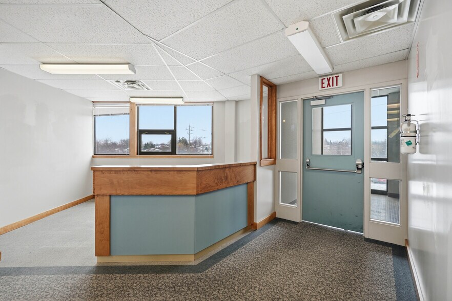 More Photos Of 149 N Murray St, Quinte West Office For Sale