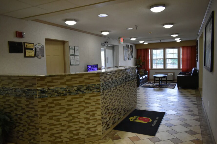 More Photos Of 1390 Arrowhead Dr, Maumee Hotel For Sale