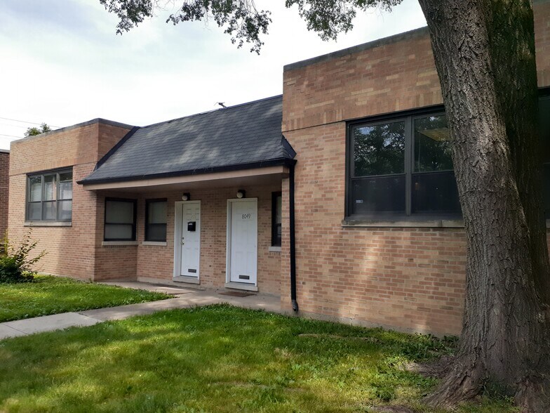 More Photos Of 8049-8051 Ridgeway Ave, Skokie Flex For Lease