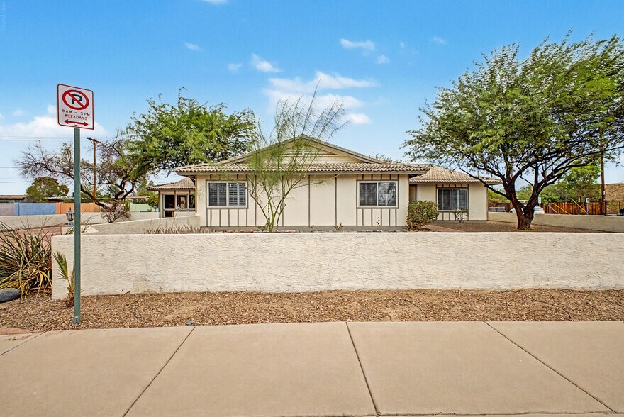More Photos Of 8038 E Almeria Rd, Scottsdale Office For Sale