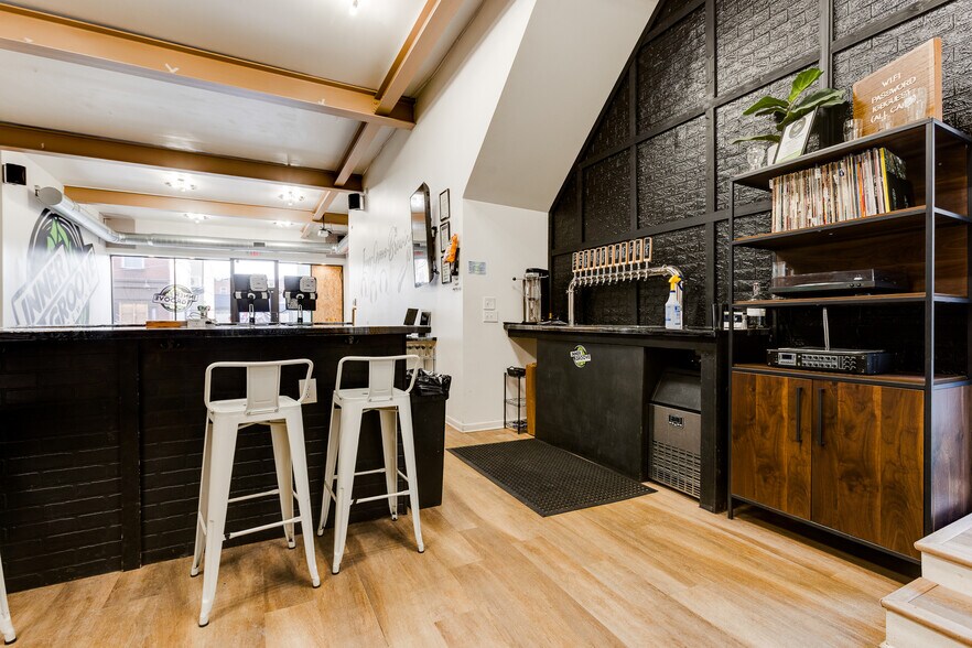 More Photos Of 827 E Warrington Ave, Pittsburgh Flex For Lease