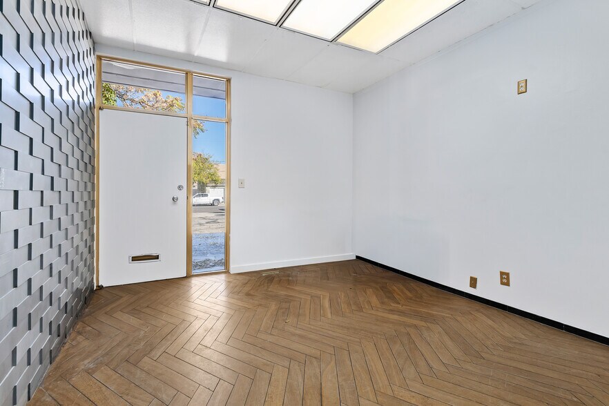 More Photos Of 2330 S Main St, Salt Lake City Office For Lease