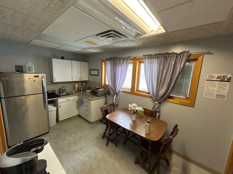 More Photos Of 170 Intrepid Ln, Syracuse Medical For Sale