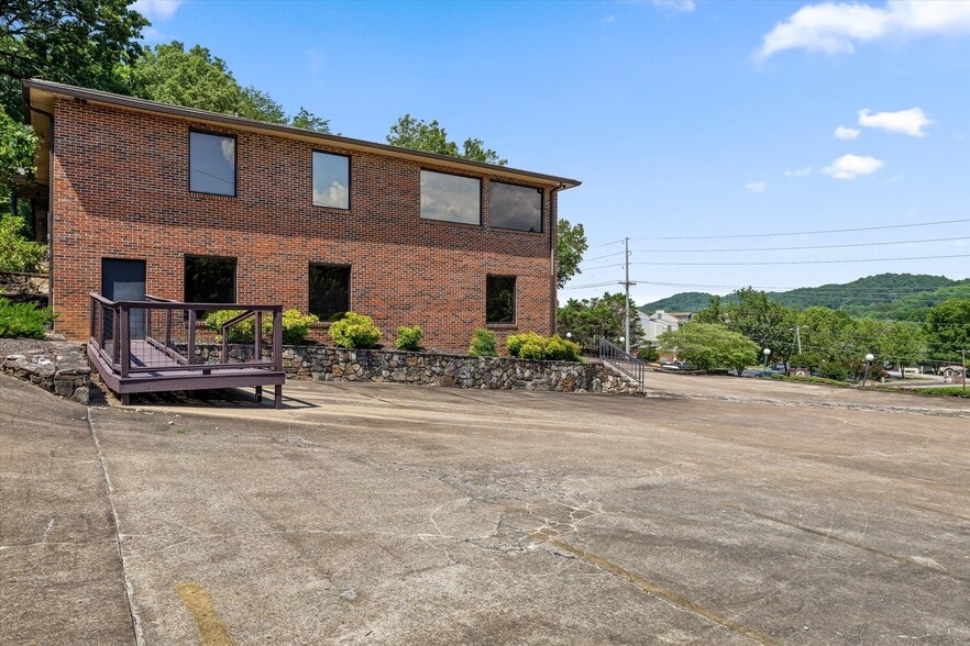 More Photos Of 901 Mountain Creek Rd, Chattanooga Office For Lease