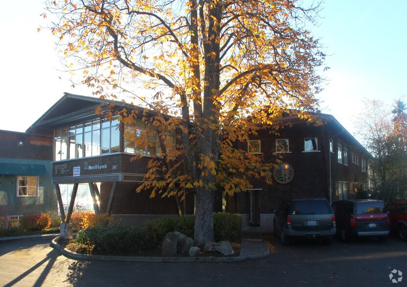 More Photos Of 187 Parfitt Way SW, Bainbridge Island Office For Lease