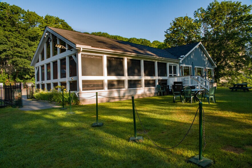 More Photos Of 8 South St, Ellsworth General Retail For Sale