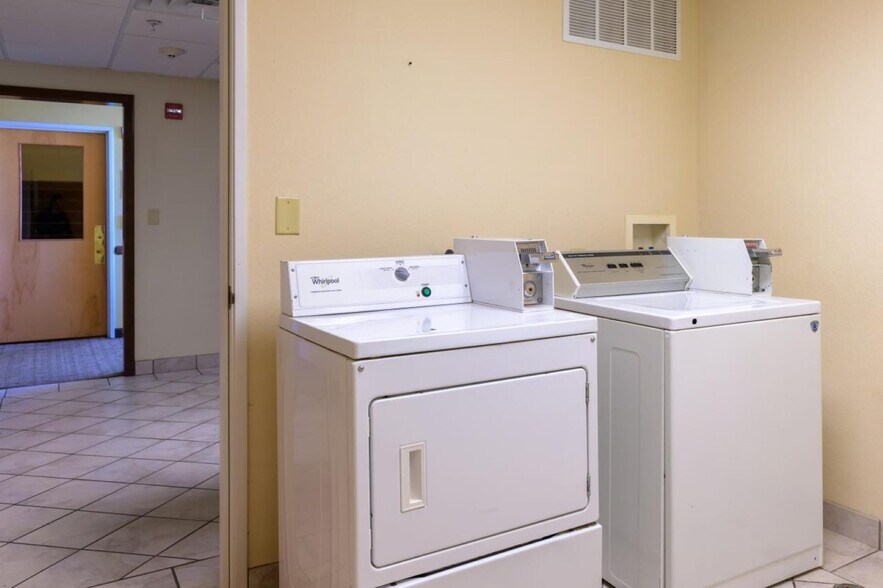 More Photos Of 801 S John Ben Shepperd Pky, Odessa Hotel For Sale