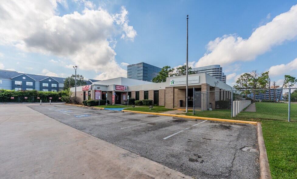 More Photos Of 2110 E Governors Cir, Houston Light Manufacturing For Sale