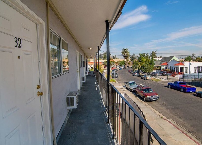 More Photos Of 4905 W Adams Blvd, Los Angeles Apartments For Sale