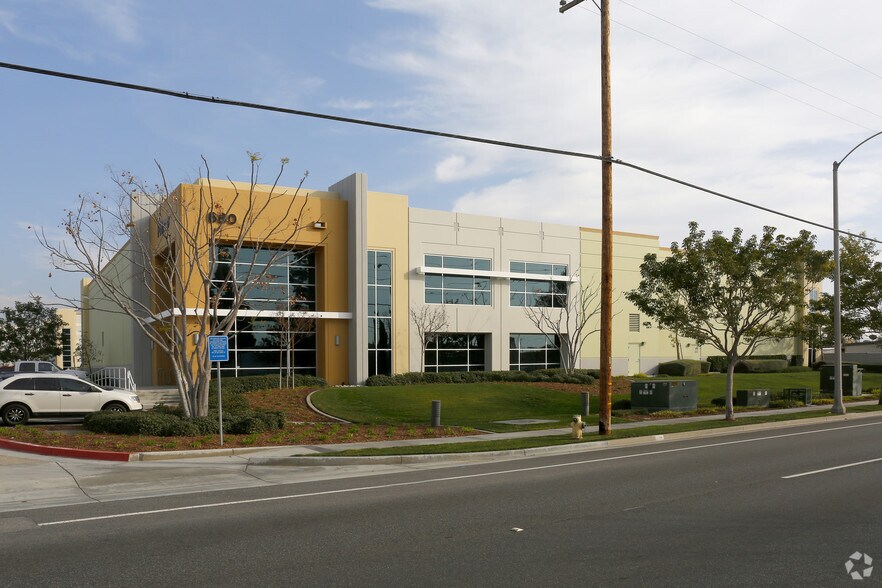 More Photos Of 680 Main St, Riverside Warehouse For Lease