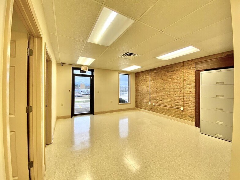 More Photos Of 1523-1529 Cliff Gookin Blvd, Tupelo Office For Lease