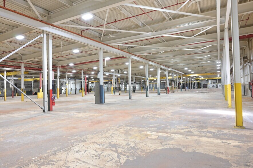 More Photos Of 325 Buffalo St, Franklin Warehouse For Lease