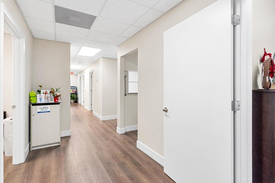 More Photos Of 920 ROLLING ACRES Rd, Lady Lake Medical For Sale