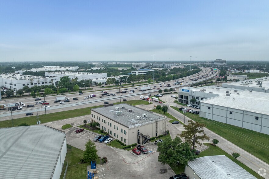 More Photos Of 8448 N Sam Houston Pky W, Houston Light Distribution For Lease